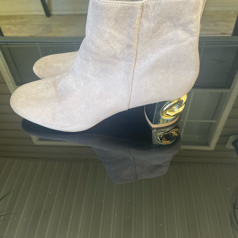 💎NWOB Qupid Gray w/ Large Gold Chain Heel Booties